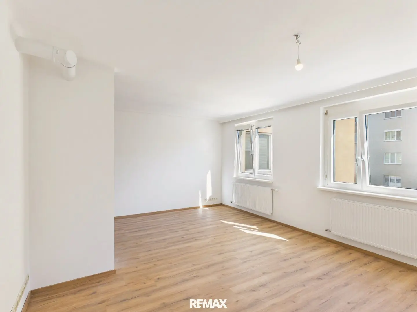 Helle 2,5-Zimmer-Wohnung direkt im Zentrum von Schwechat