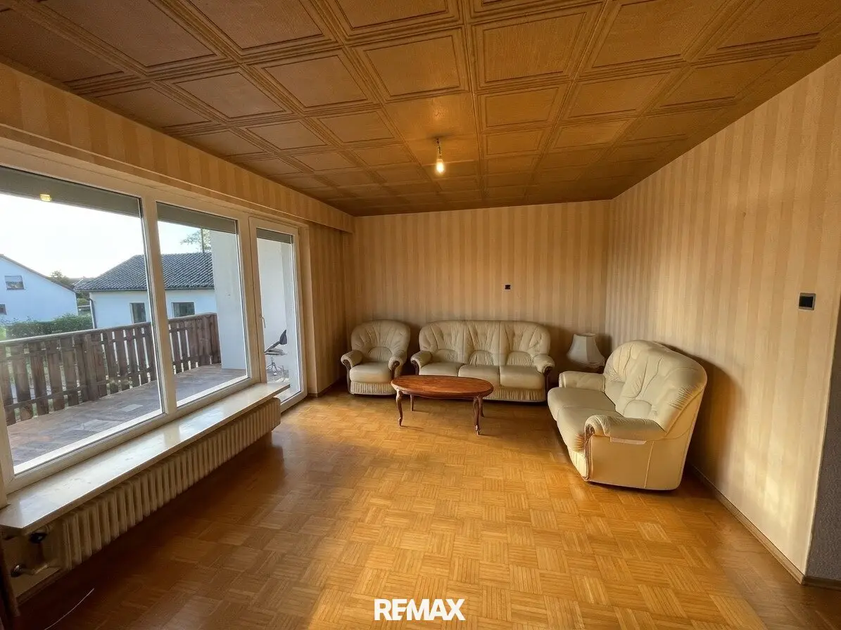 Well maintained single family house with great potential, generous plot and sunny living areas
