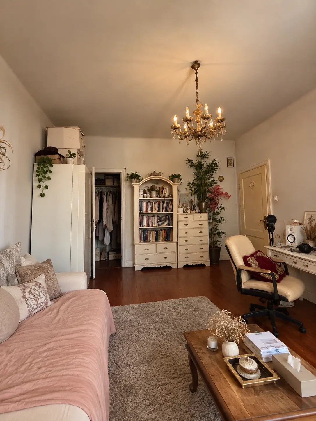 Wohnung ground floor with courtyard and long term tenant