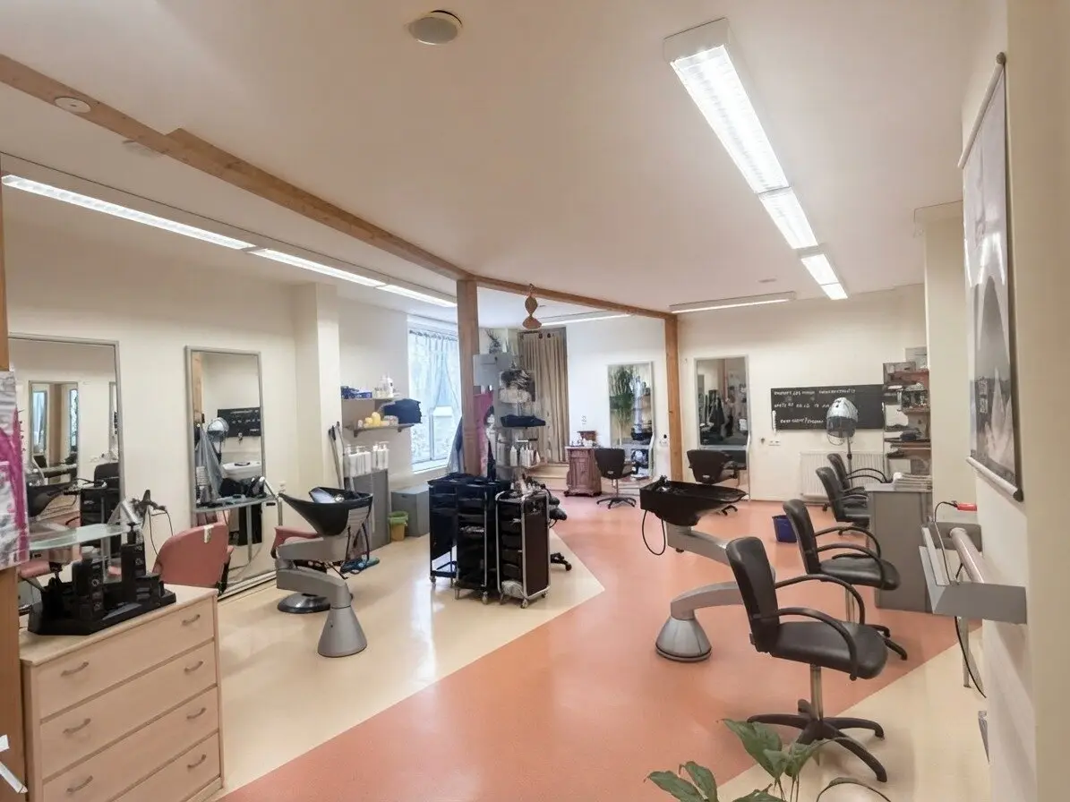 Geschäftslokal mit ca. 95,5 m² im Zentrum von Gloggnitz – laufende Mieteinnahmen & vielseitige Perspektiven