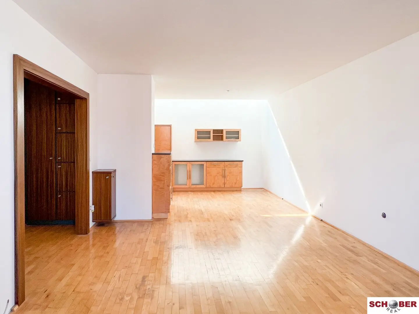 Top-floor maisonette with terrace near subway U6-Dresdnerstraße