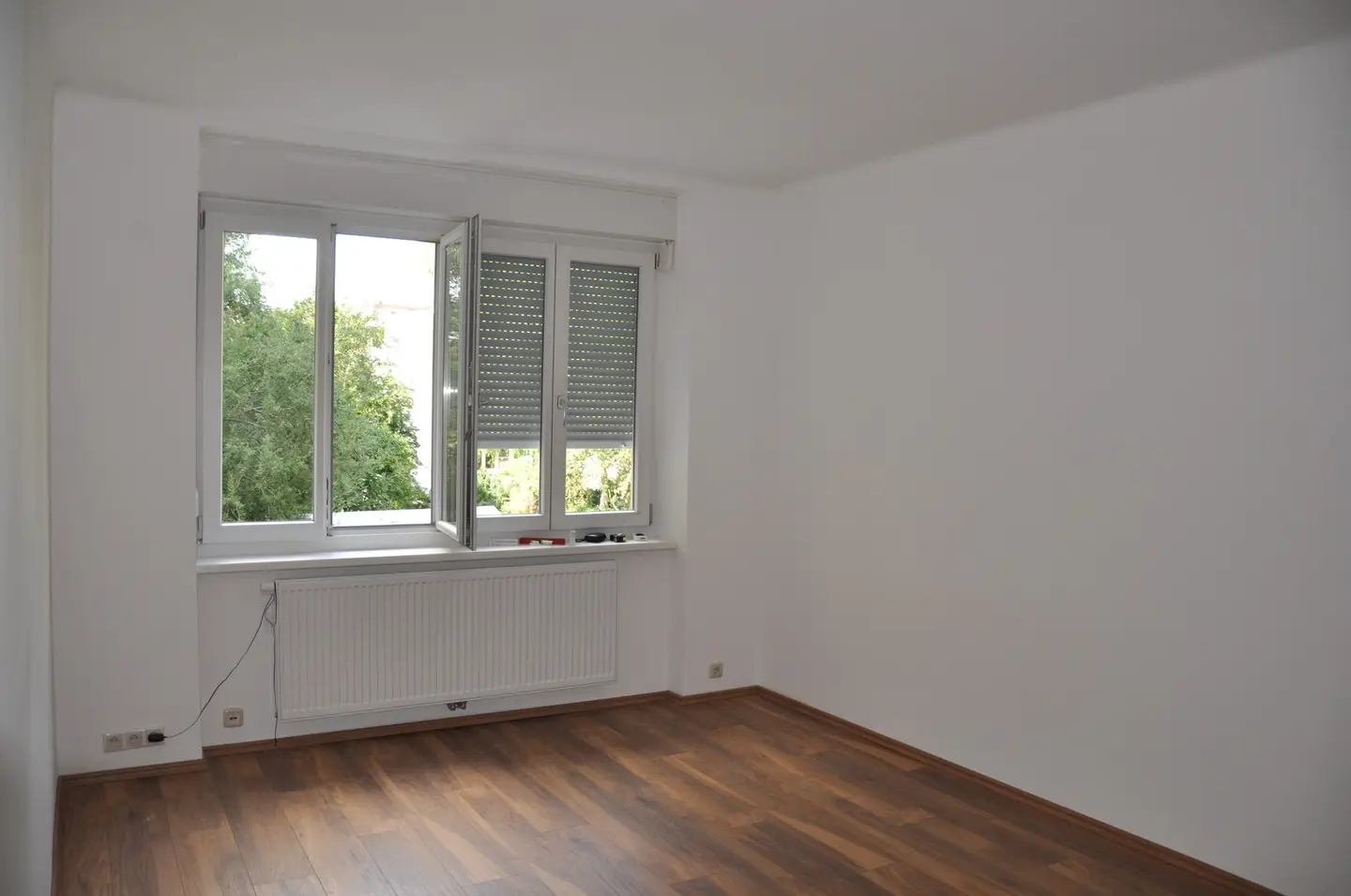 Bright modernized apartment with balcony and lift