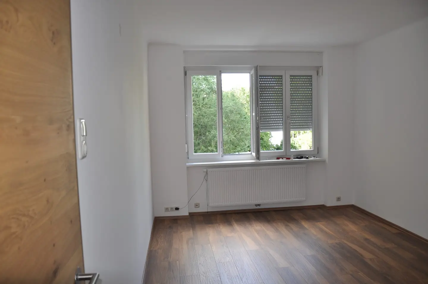 Bright modernized apartment with balcony and lift