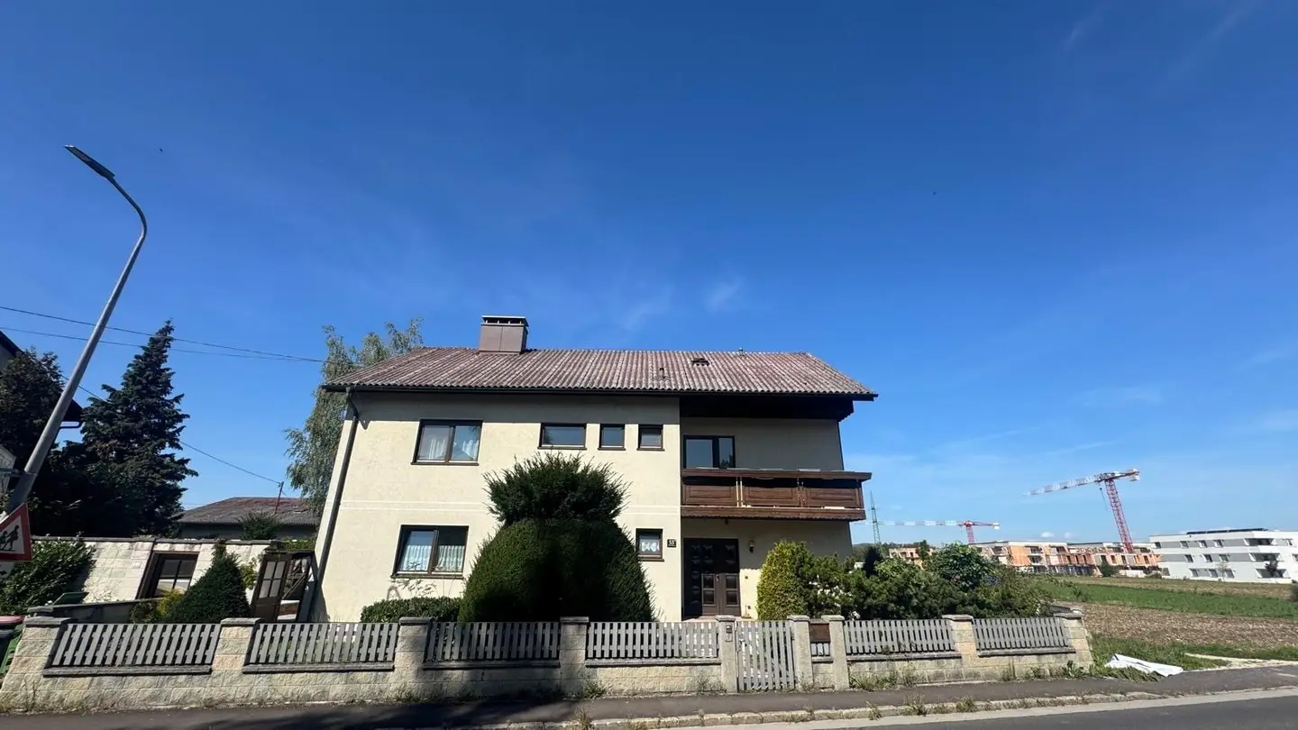 Traun: Two-family house with garden, pool and sauna