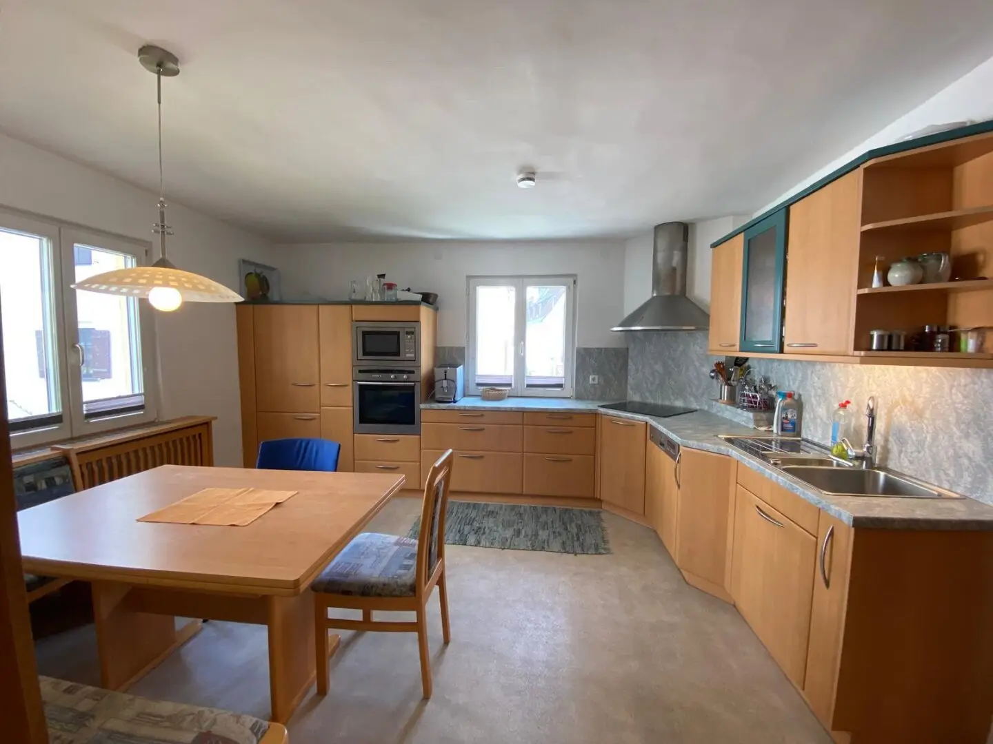 Spacious, 2-storey 7-room apartment in Hall with garden and balcony