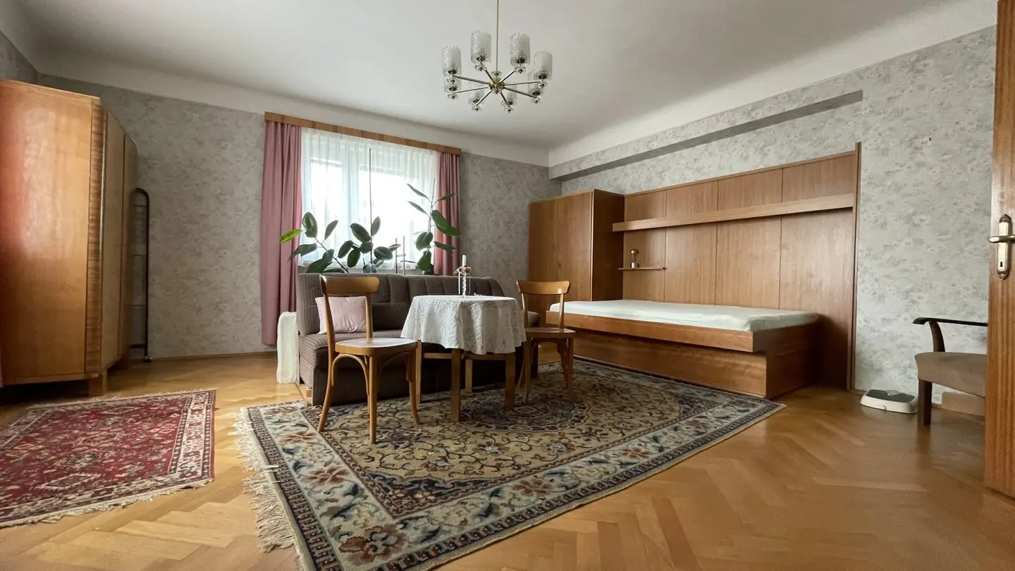 Rarität in 1170 Wien: 68m² Wohnung + 27m² separate Garçonnière + 35 m² Doppelgarage