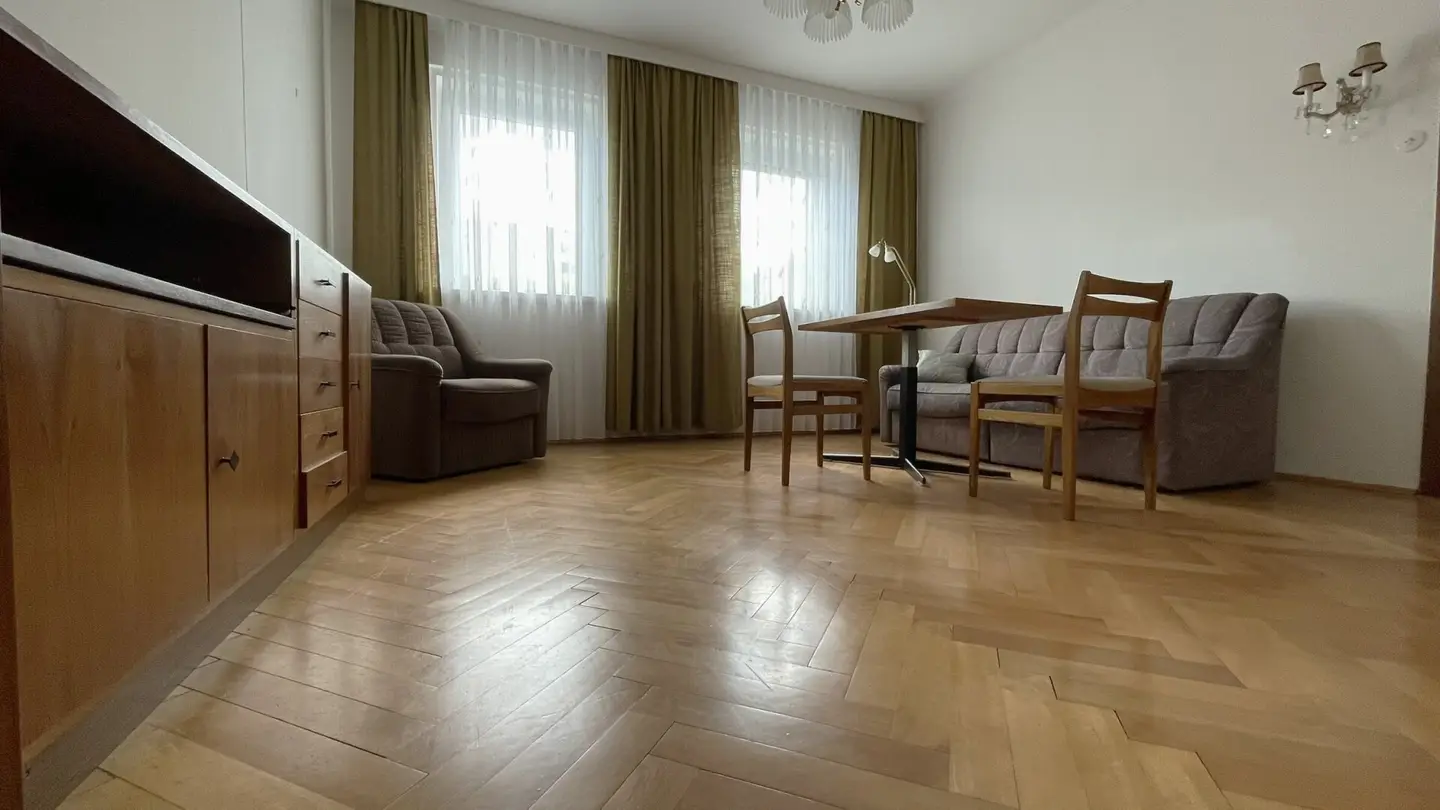 Rarität in 1170 Wien: 68m² Wohnung + 27m² separate Garçonnière + 35 m² Doppelgarage