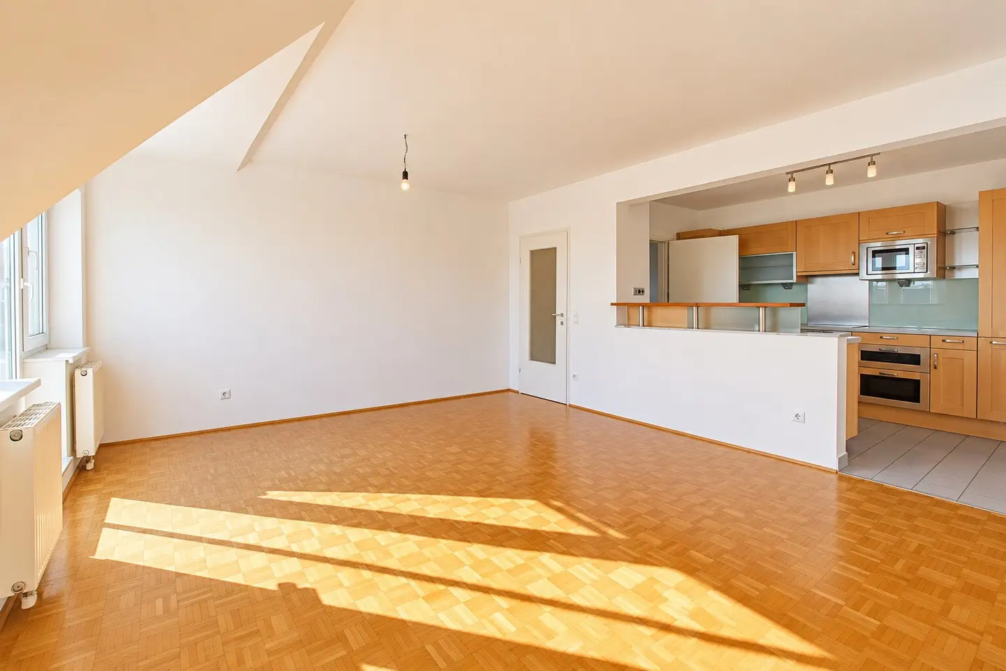 Traumhafte Dachgeschosswohnung mit Terrasse und Fernblick am Wilhelminenberg