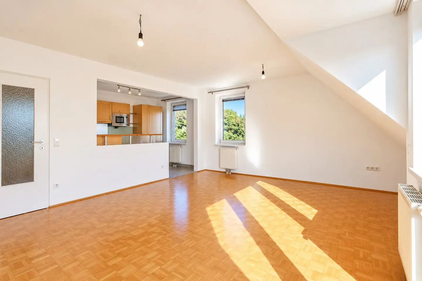 Traumhafte Dachgeschosswohnung mit Terrasse und Fernblick am Wilhelminenberg