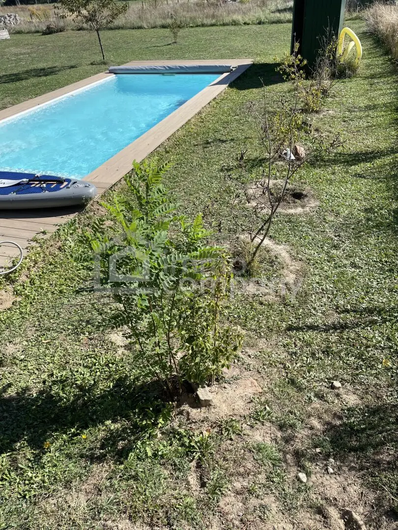 Das Badevergnügen ist schon da! 765 m² Baugrundstück mit Pool und Burgblick in Seebenstein