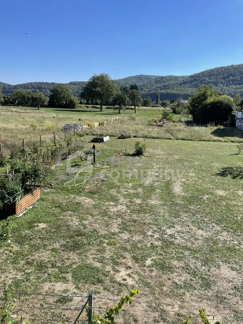 Das Badevergnügen ist schon da! 765 m² Baugrundstück mit Pool und Burgblick in Seebenstein