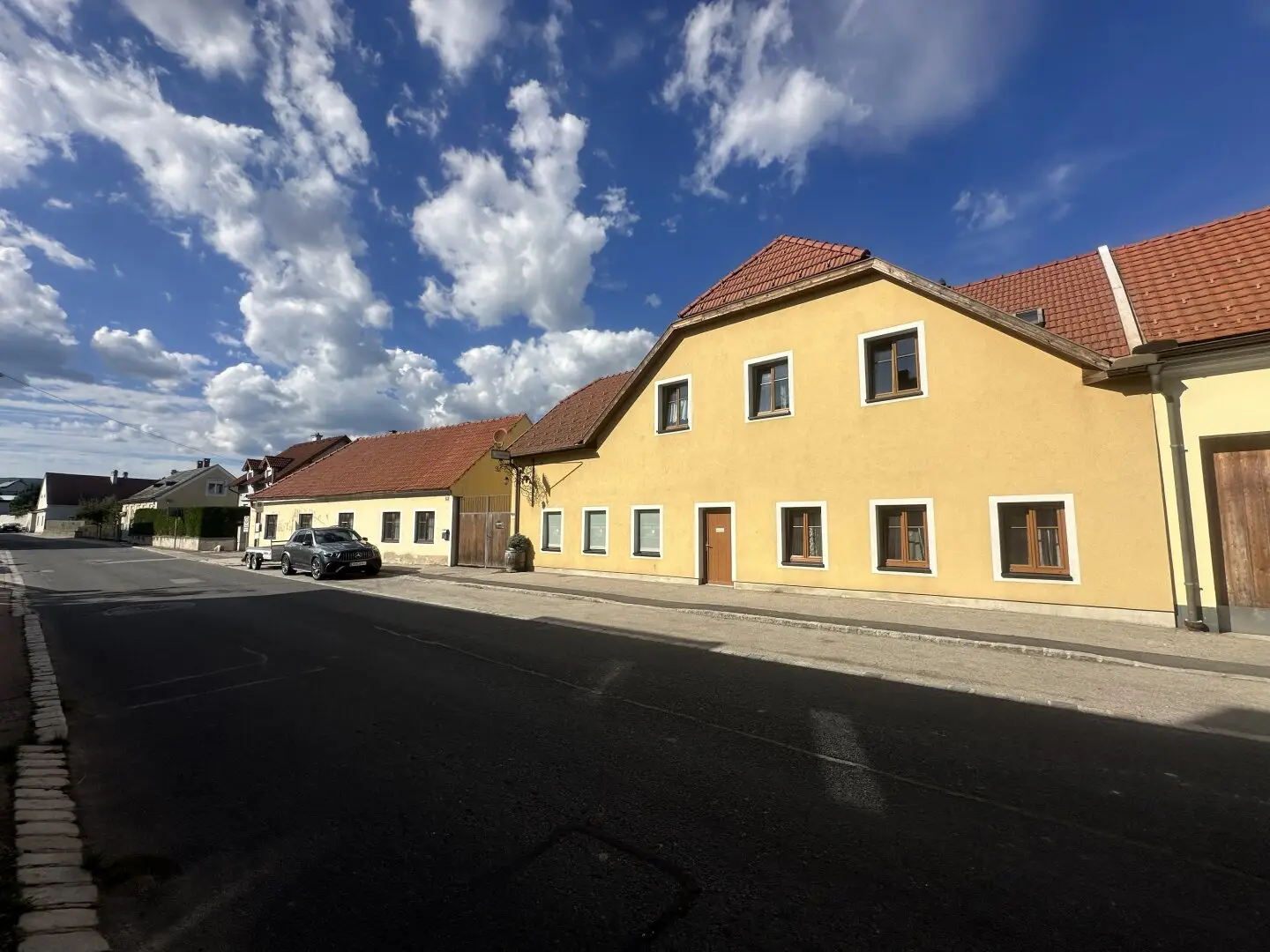 A property full of possibilities – 450 m² living space near Stift Göttweig