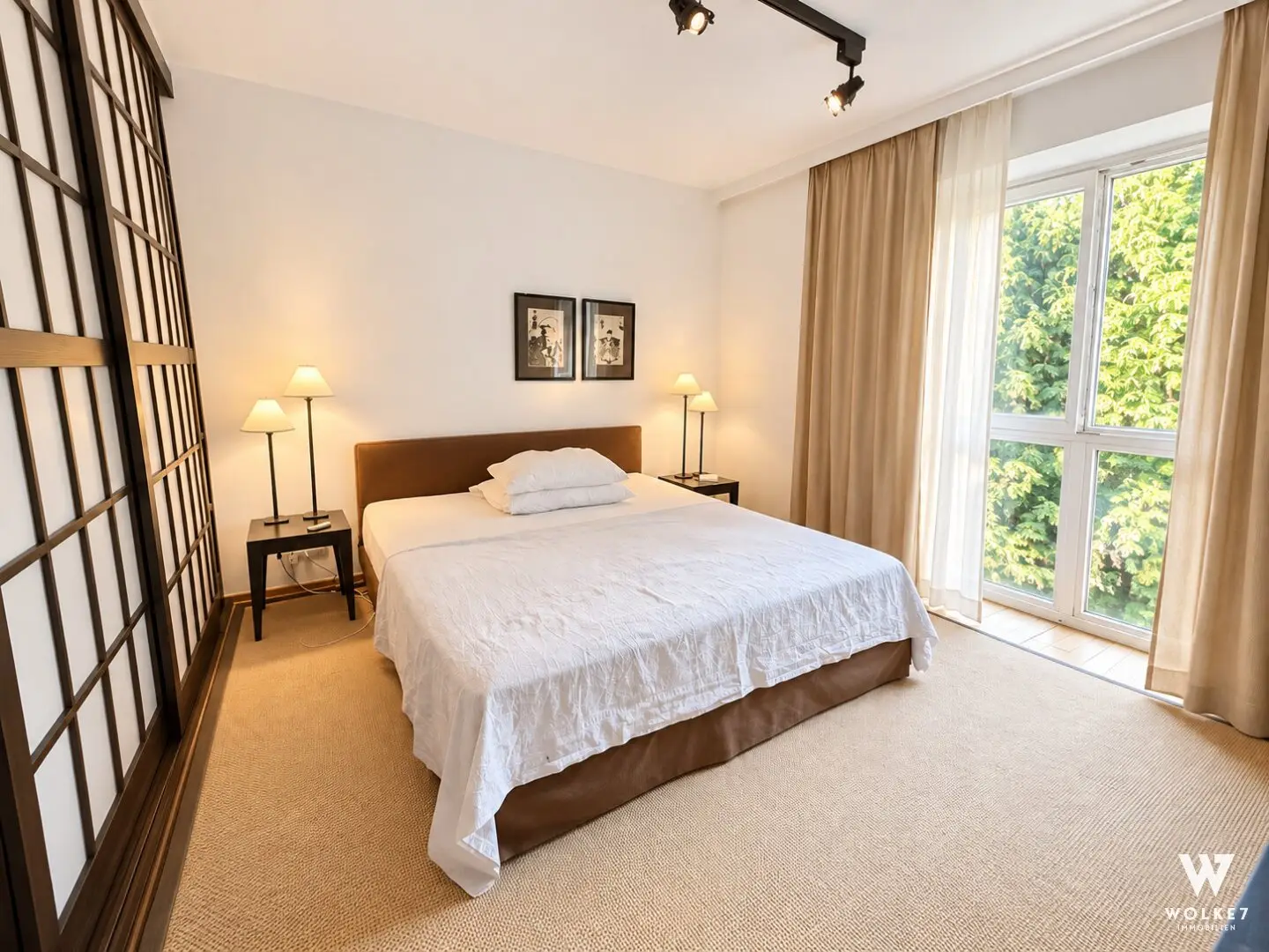 Stylish 2-room apartment with garage parking in the 18th district | Near Türkenschanzpark | Communal garden