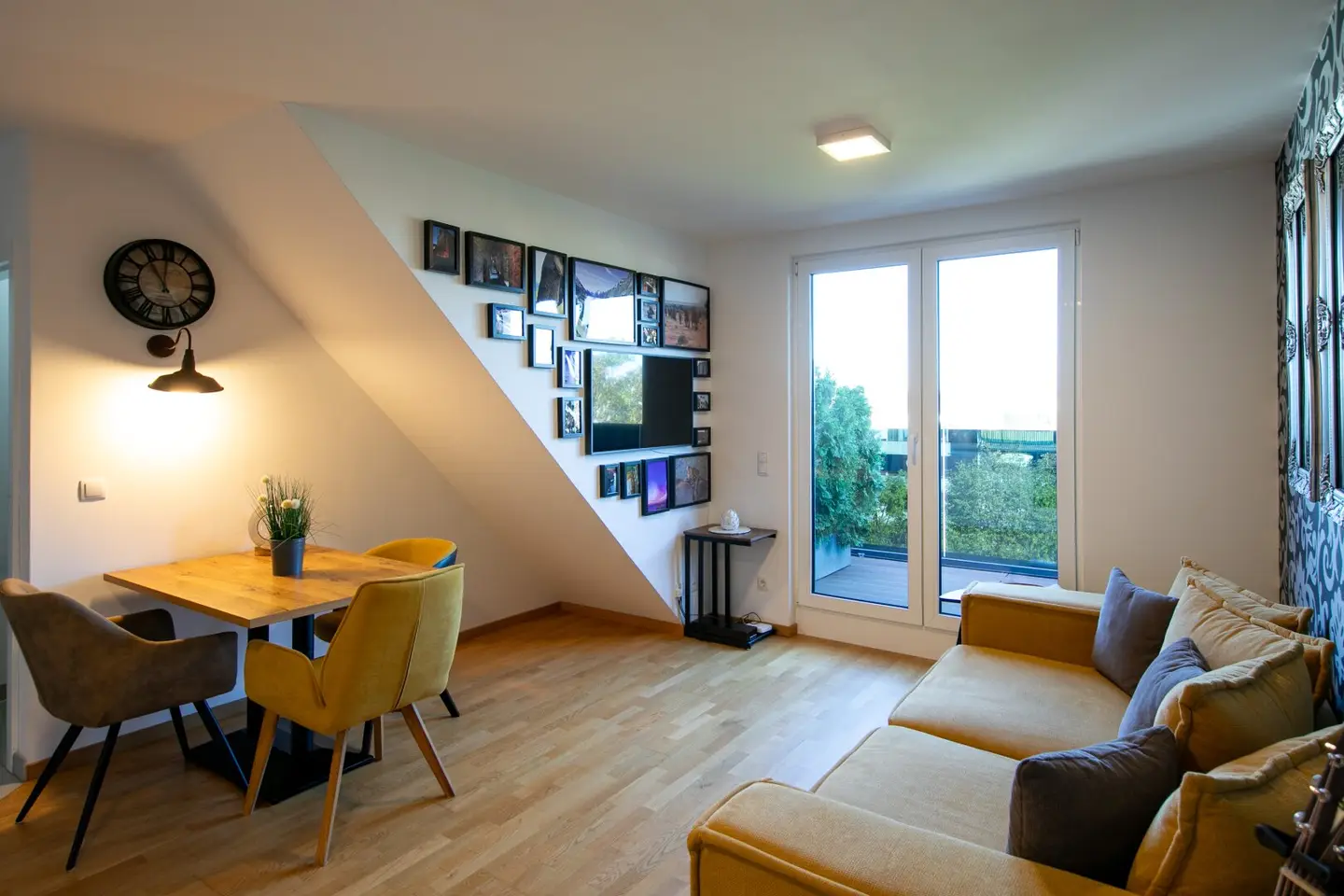 Moderne DG-Wohnung mit Terrasse und Klimaanlage I Garagenplatz vorhanden