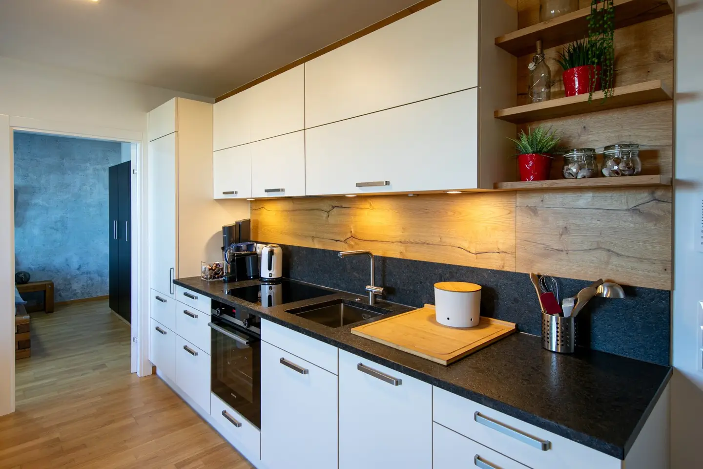 Moderne DG-Wohnung mit Terrasse und Klimaanlage I Garagenplatz vorhanden