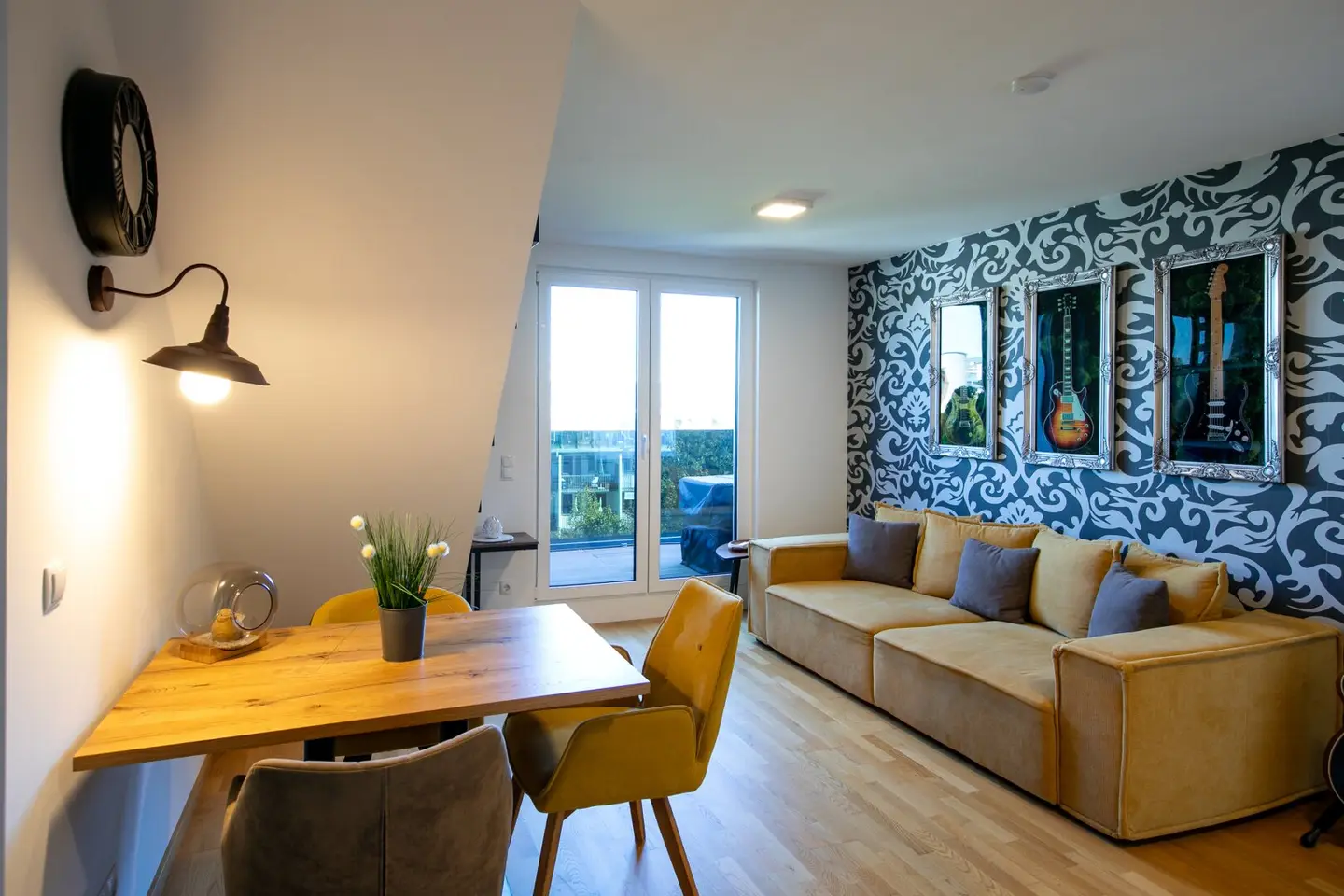 Moderne DG-Wohnung mit Terrasse und Klimaanlage I Garagenplatz vorhanden