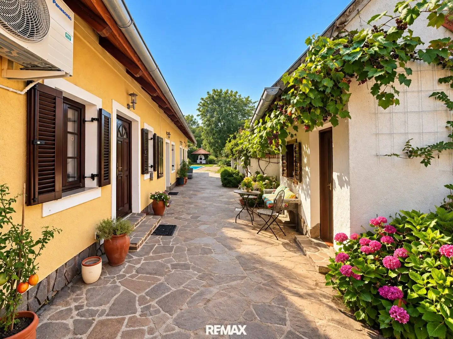 Unique country house villa with special charm, pool, nature &amp; plenty of space in Eisenberg