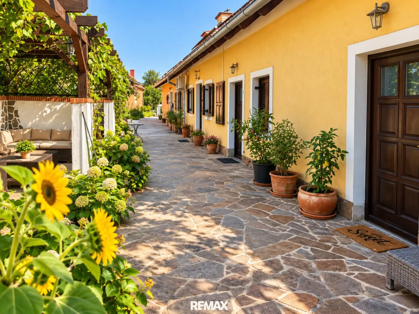 Unique country house villa with special charm, pool, nature & plenty of space in Eisenberg