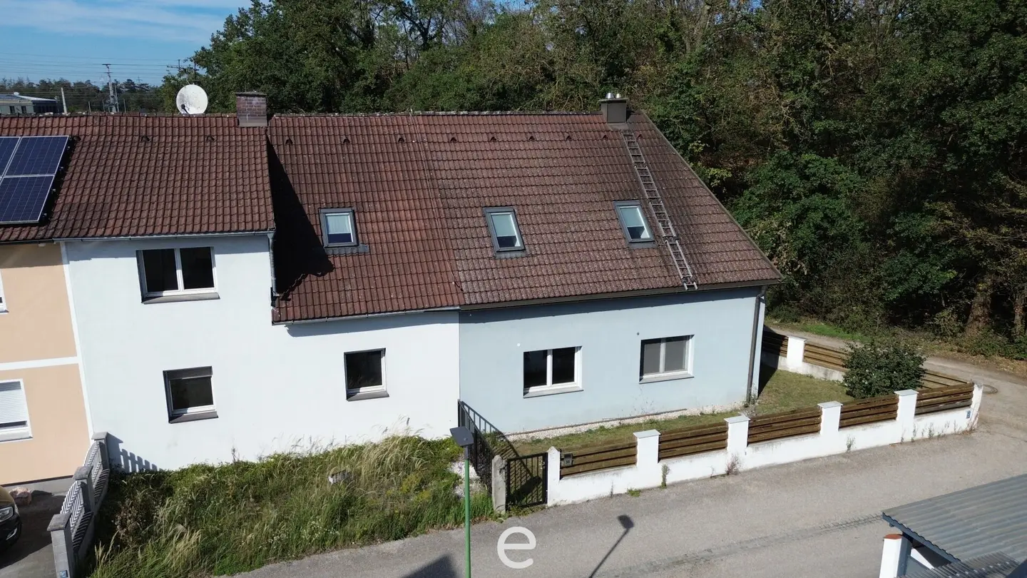 Residential house with great potential, garden and pool in Wels-Maxlheid