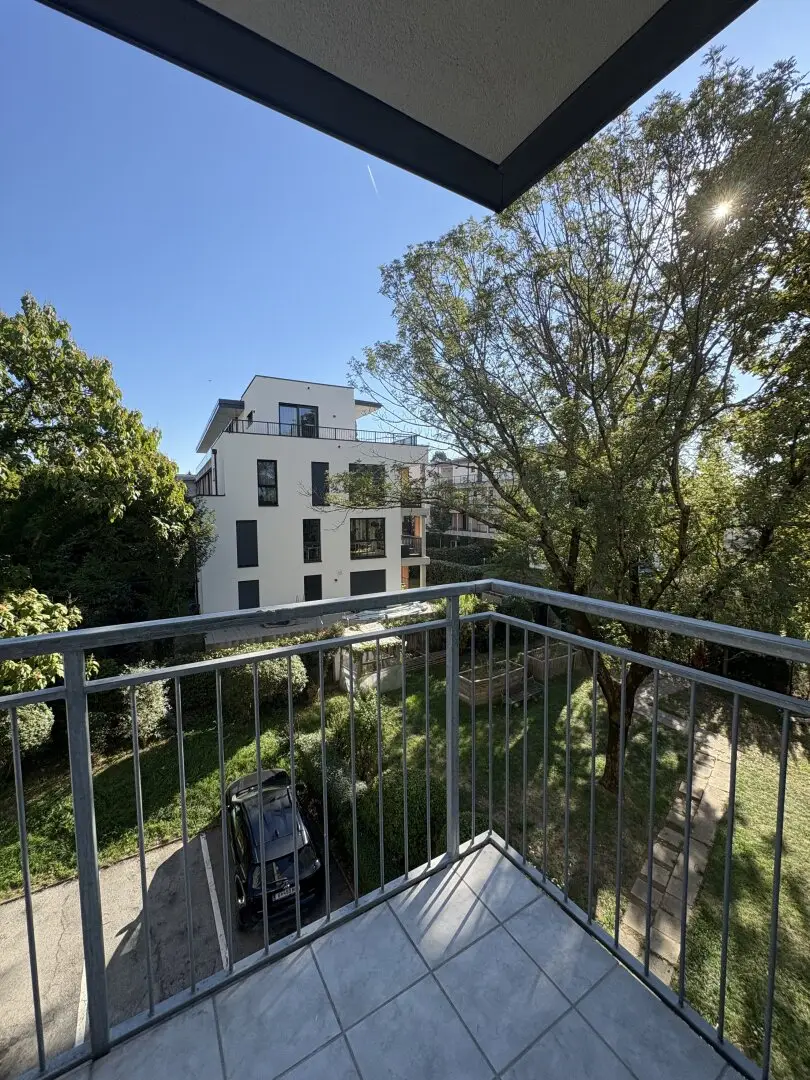 Luxury 3-room first occupancy in prime location with 2 balconies and parking space in Graz, 74m²