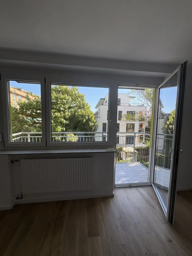 Luxury 3-room first occupancy in prime location with 2 balconies and parking space in Graz, 74m²
