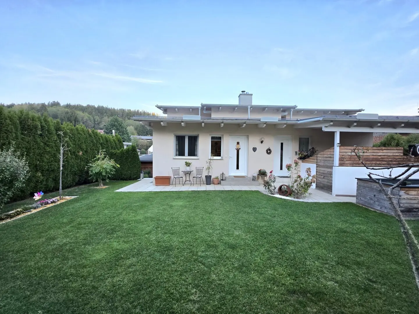 Like-new semi-detached house in a quiet location