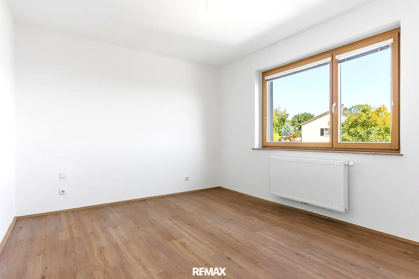 Top renovated 3-room apartment with balcony &amp; view of the Pöstlingberg