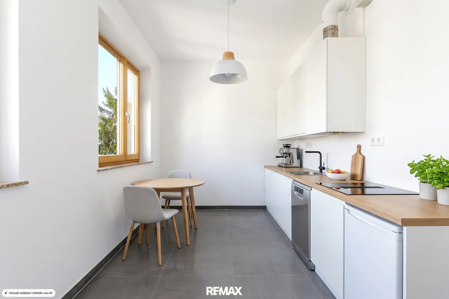 Top renovated 3-room apartment with balcony &amp; view of Pöstlingberg