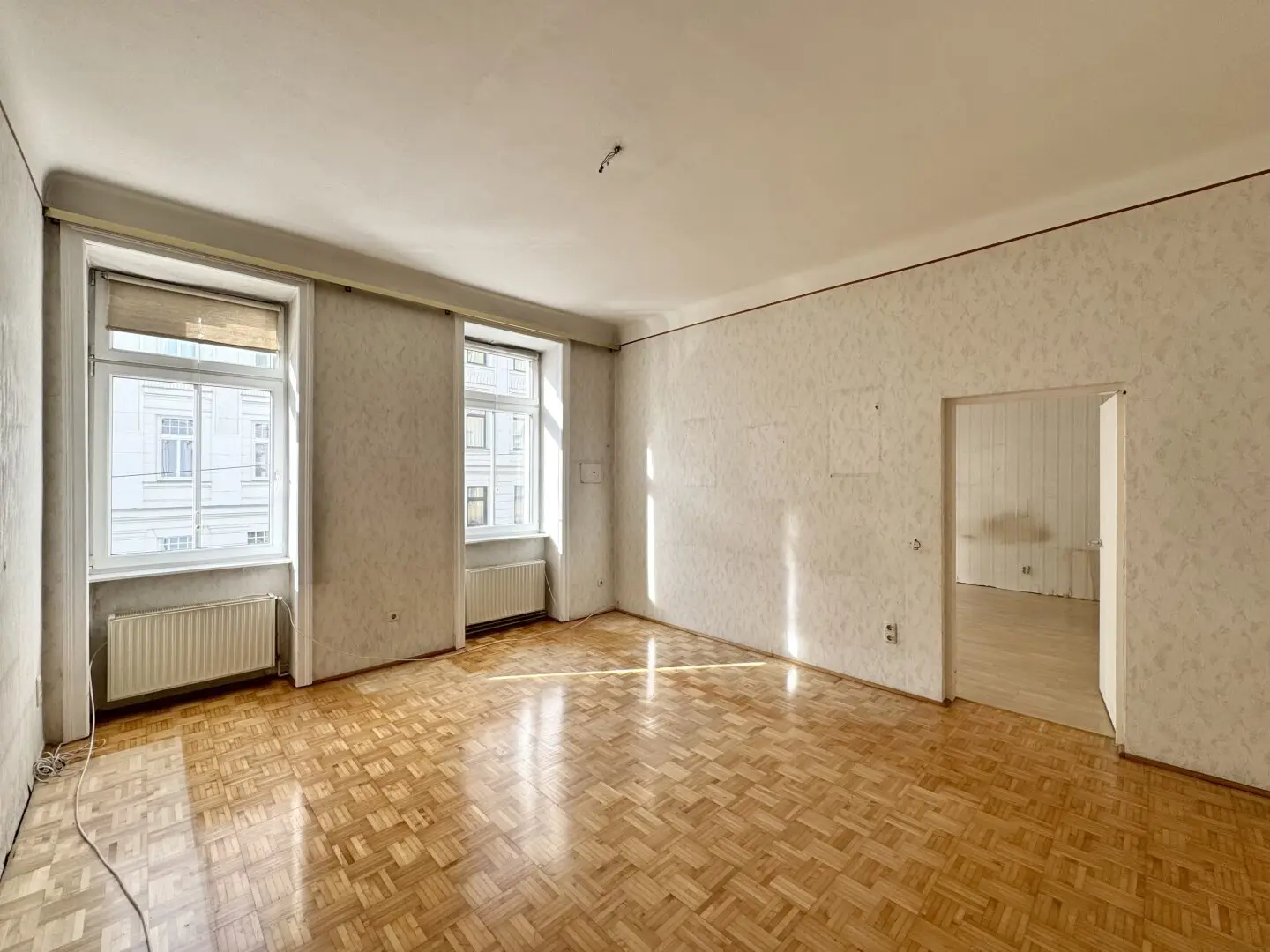 NEW LISTING! East West orientation! Perfect connection to the A1 and to Hanusch Hospital!