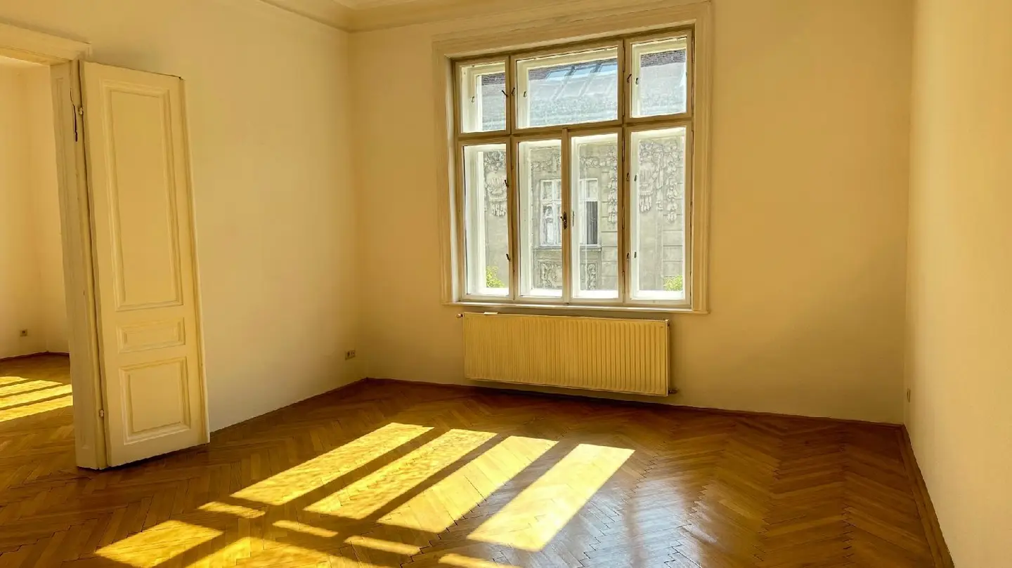 Bright apartment on the Danube Canal near Hundertwasserhaus
