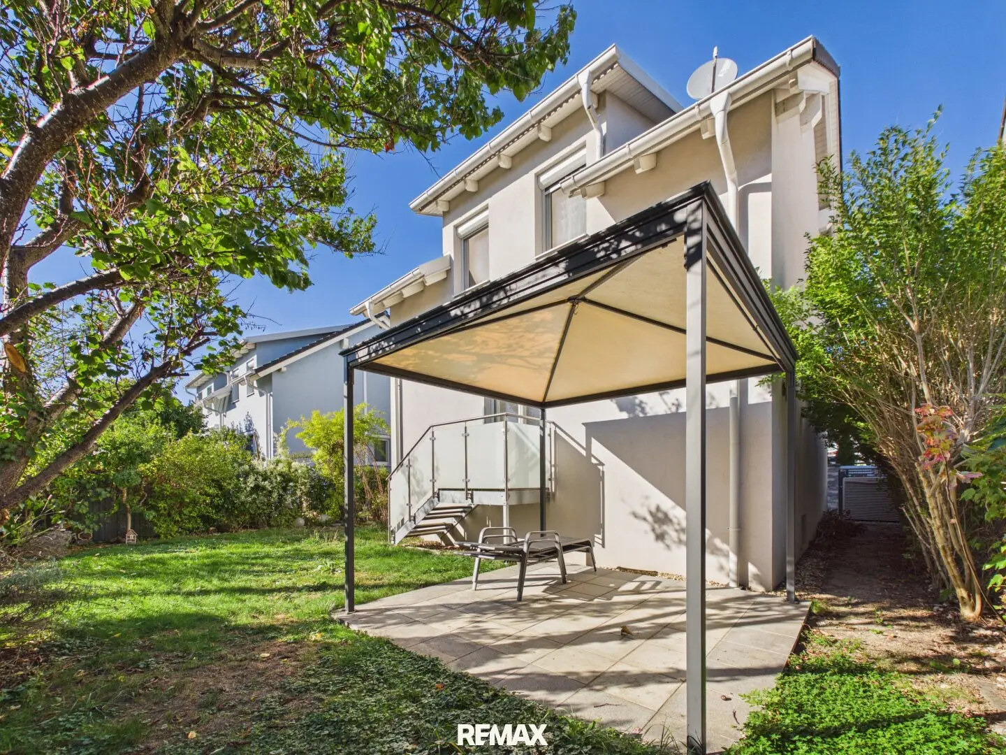 Single-family house with 3 bedrooms, full basement, heat pump and solar system in Himberg