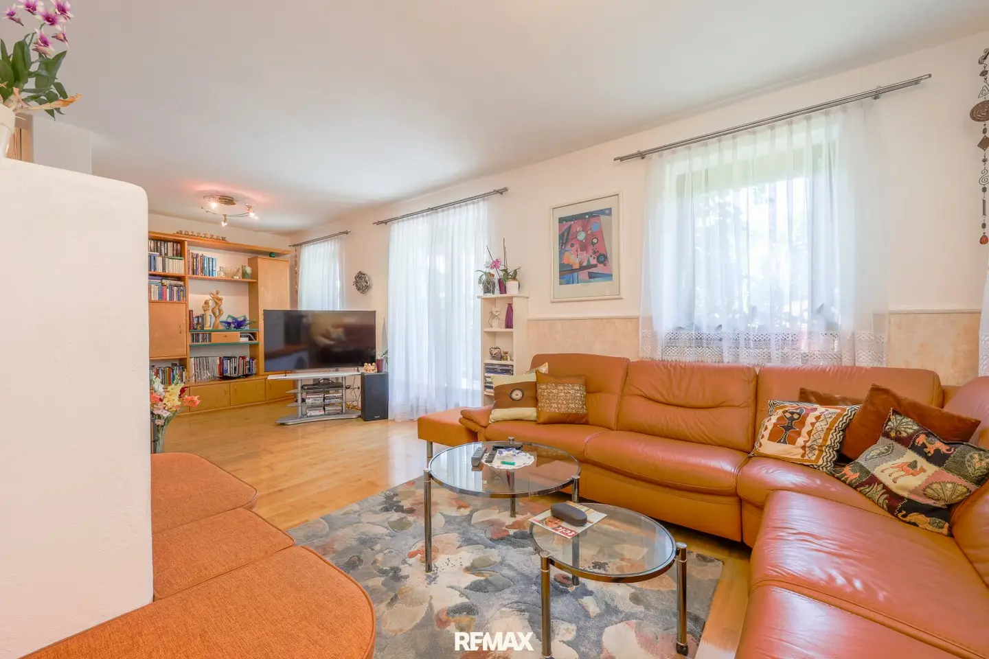 Spacious Maisonette Apartment with Private Garden &amp; Mountain View
