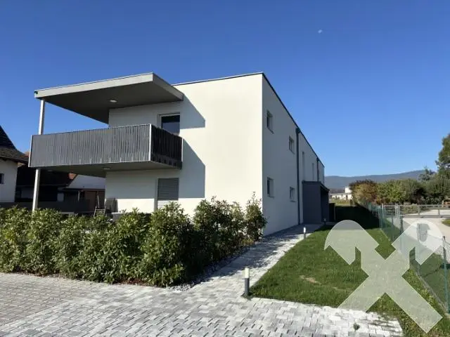 Neuwertige Wohnung mit großem überdachten Balkon