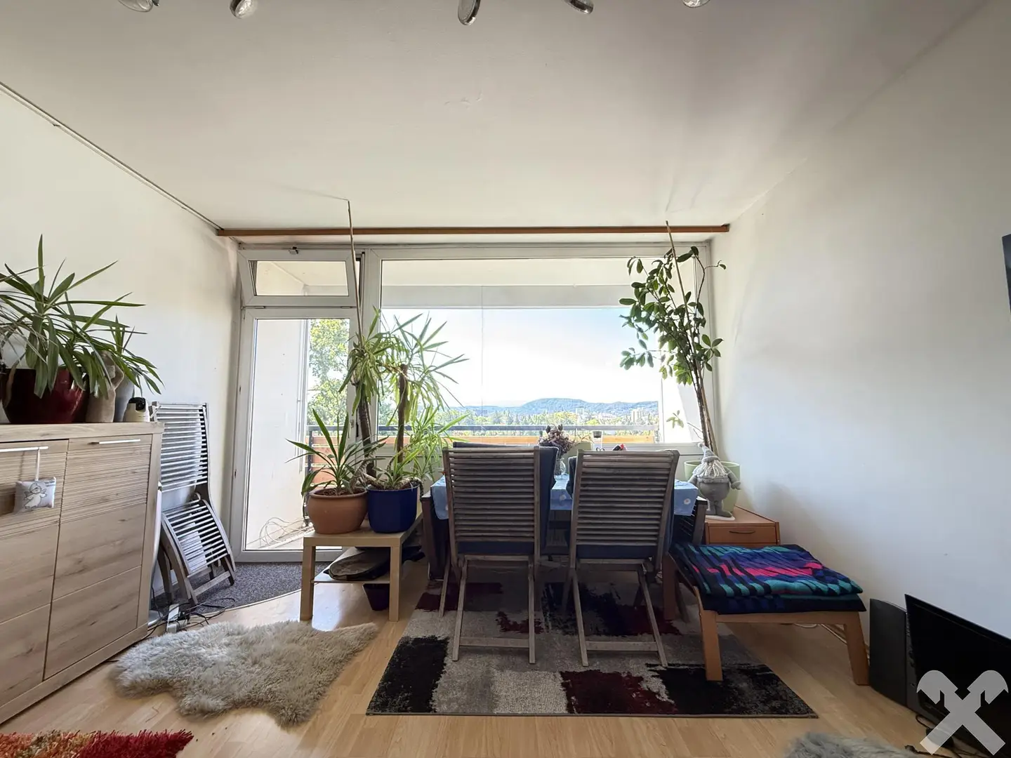 Helle Wohnung mit Loggia und sicherem Parkplatz