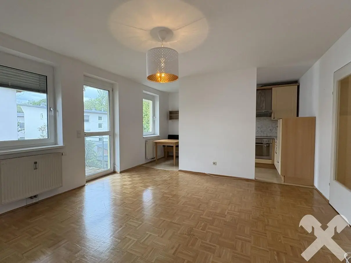 Helle Wohnung mit Westbalkon und Tiefgaragenplatz