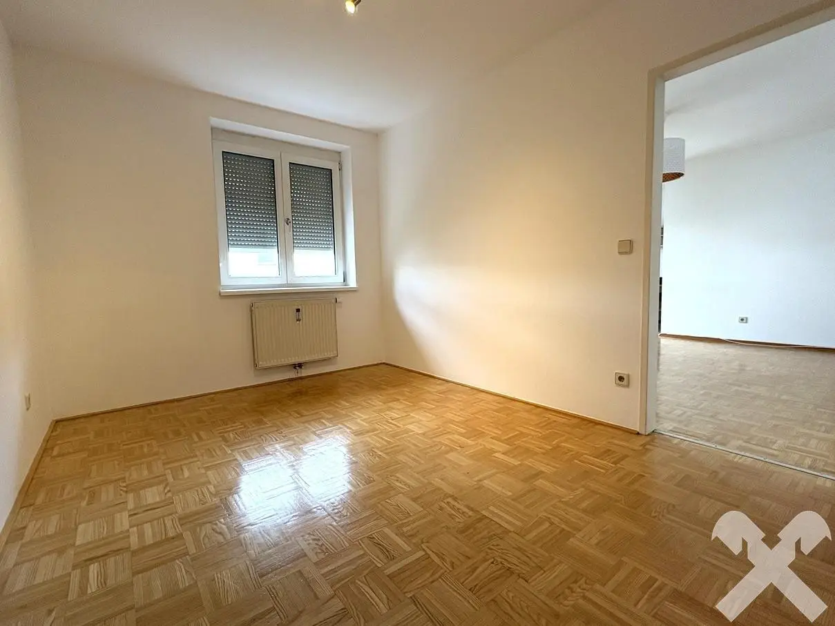 Helle Wohnung mit Westbalkon und Tiefgaragenplatz