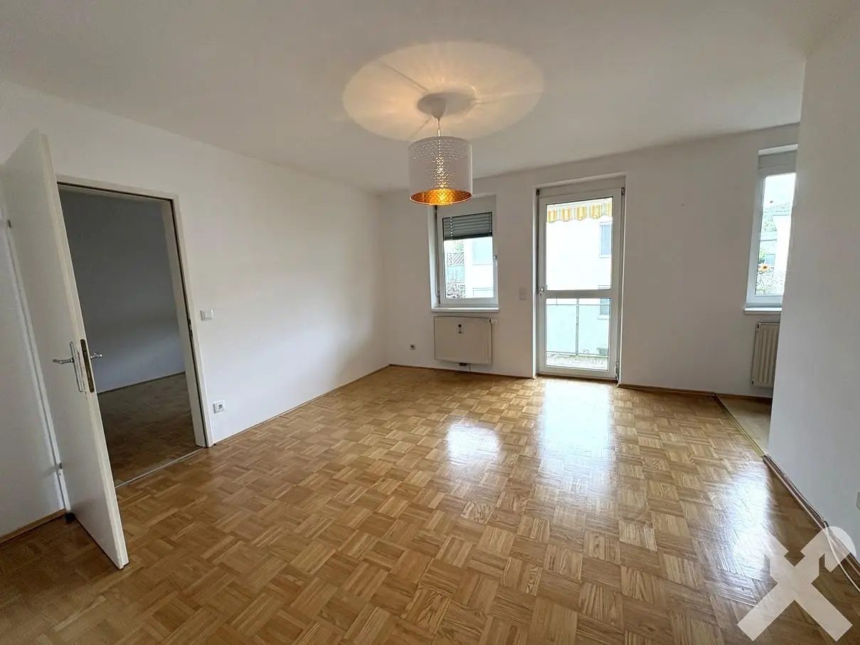 Helle Wohnung mit Westbalkon und Tiefgaragenplatz
