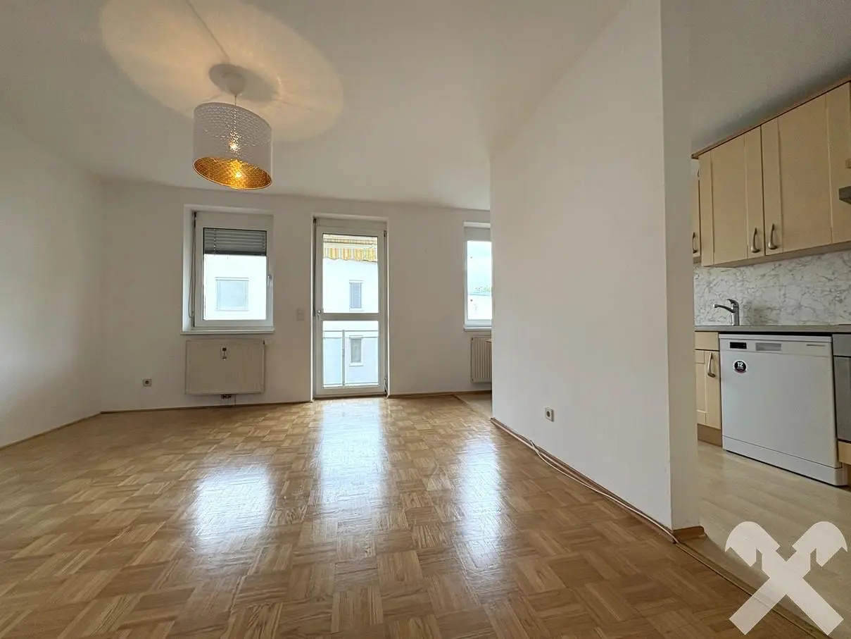 Helle Wohnung mit Westbalkon und Tiefgaragenplatz