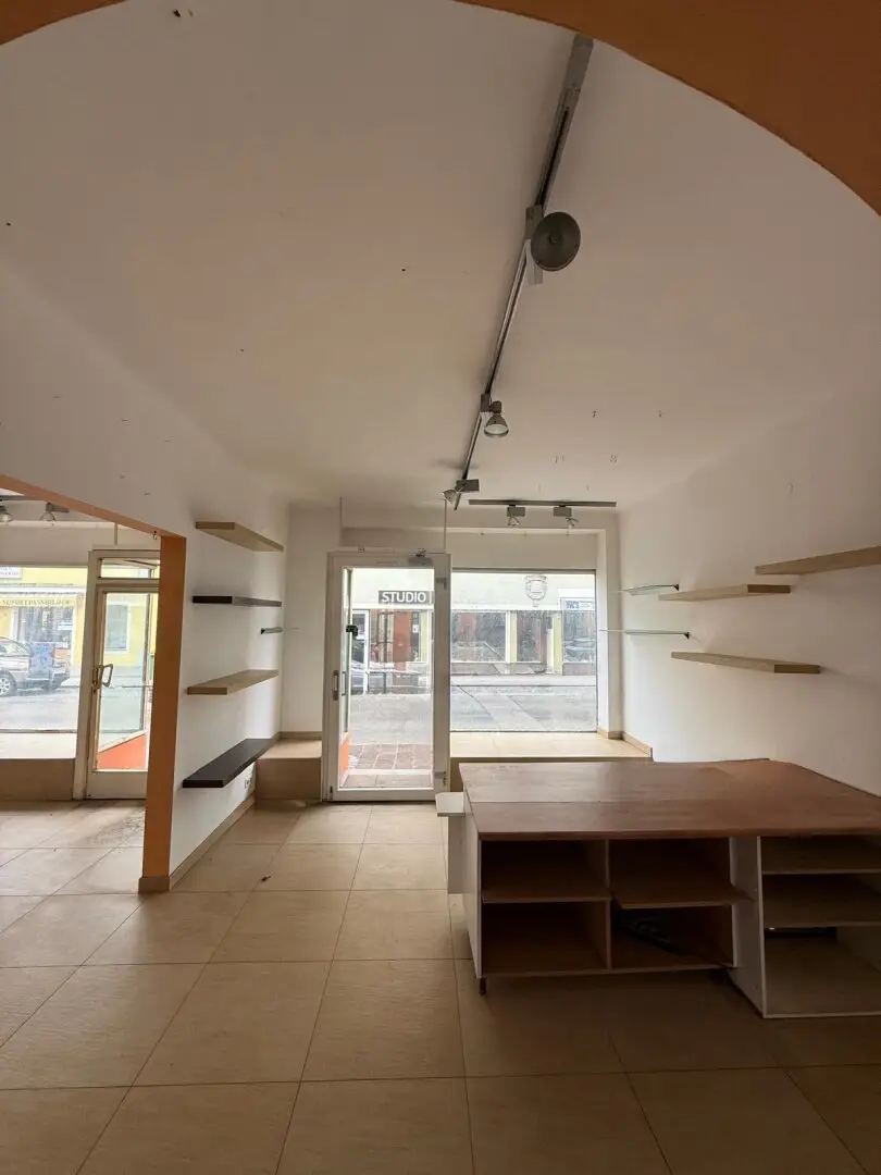Commercial space of approx. 36 m² for sale in 3170 Hainfeld