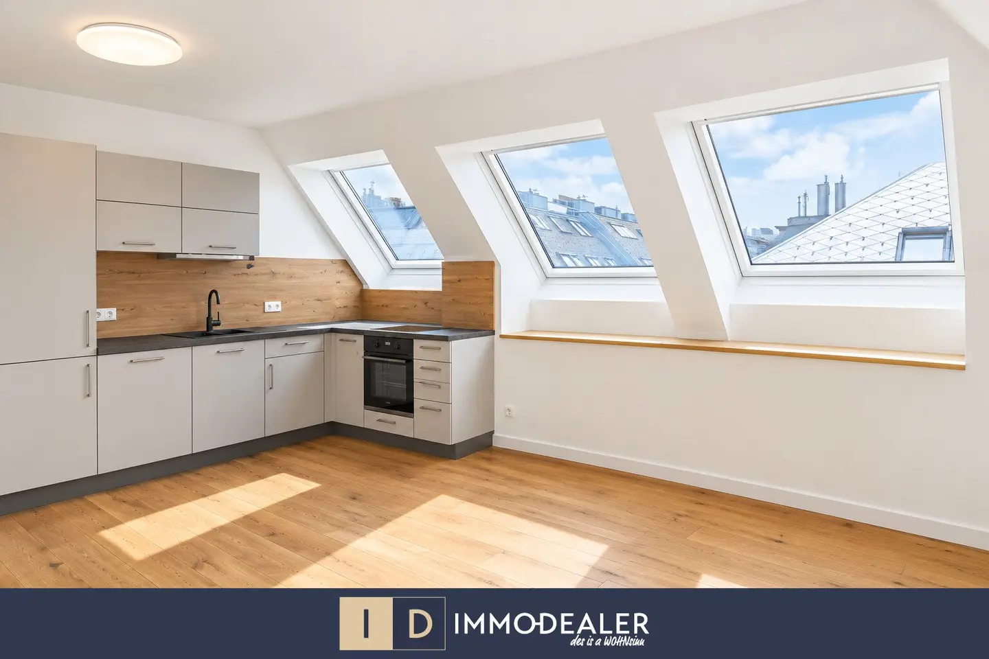 A special home in Novaragasse: attic maisonette above the roofs of Leopoldstadt