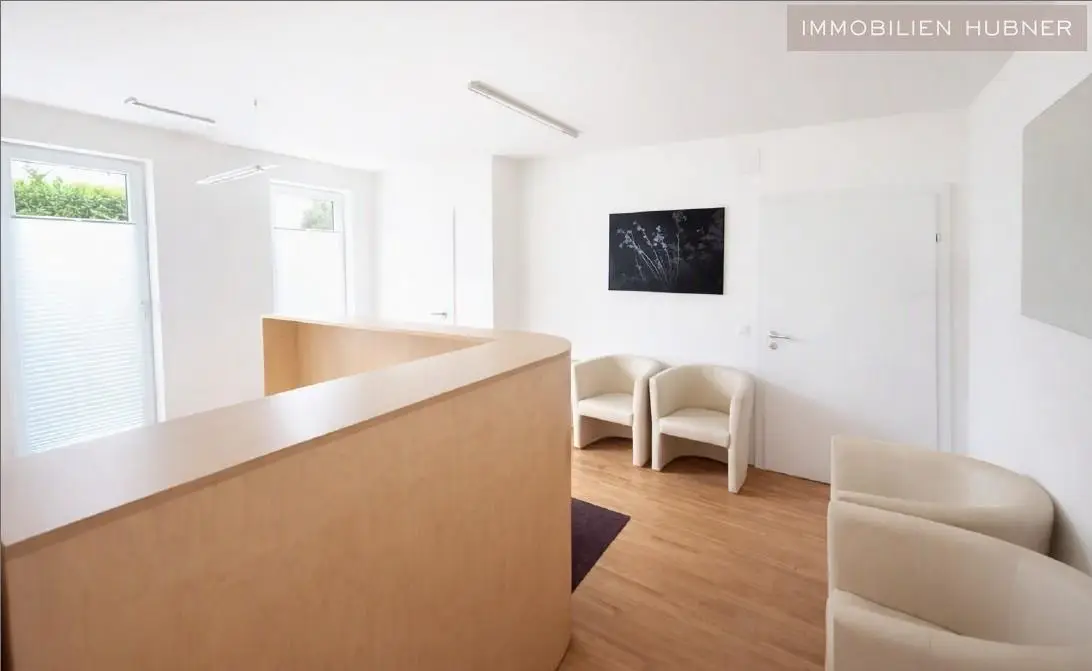 Well kept apartment with garden and parking
