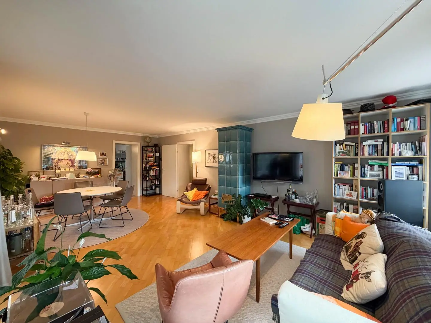 Bright period apartment with glazed terrace