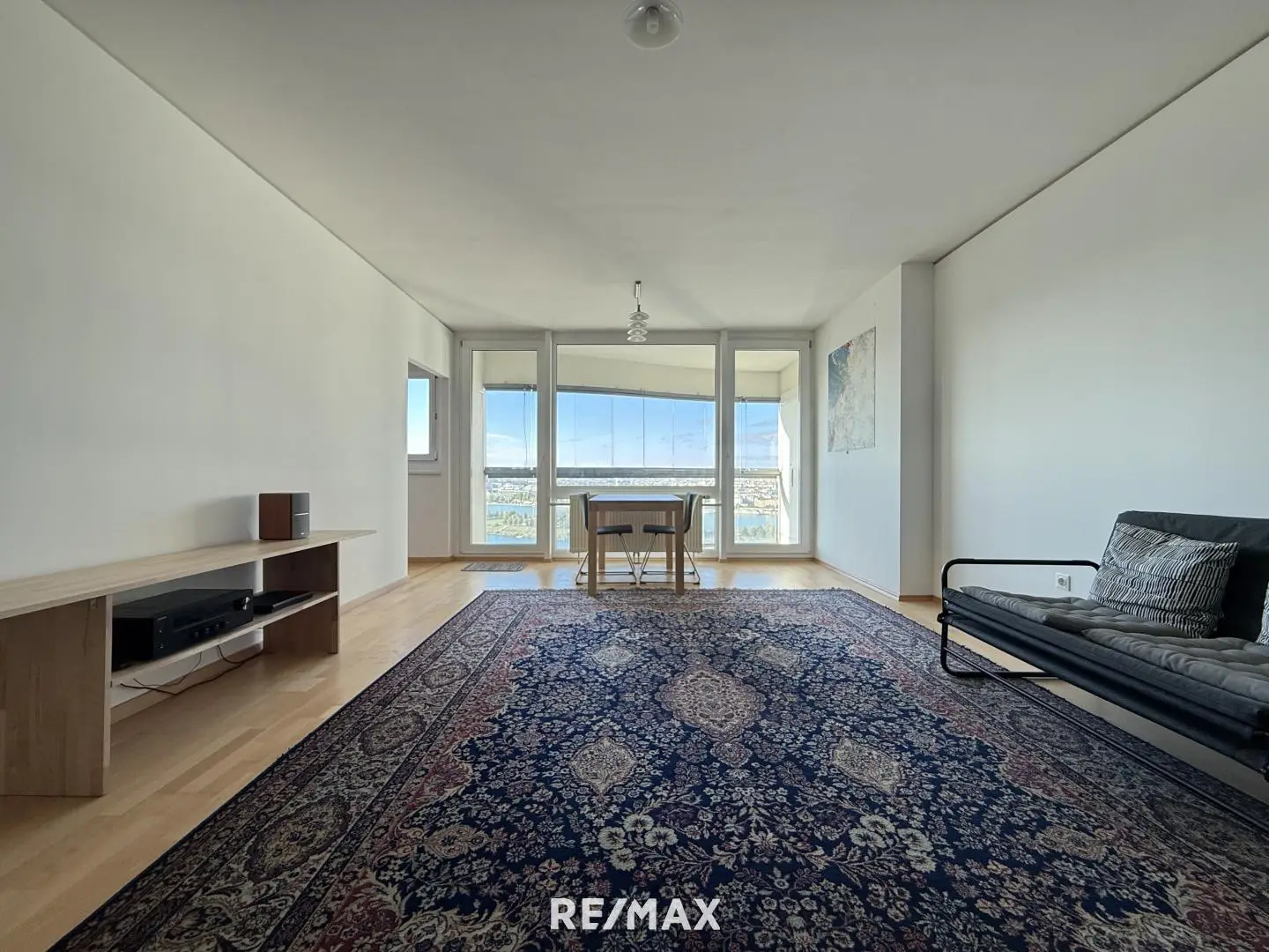 Lichtdurchflutete Wohnung mit Fernblick und Loggia