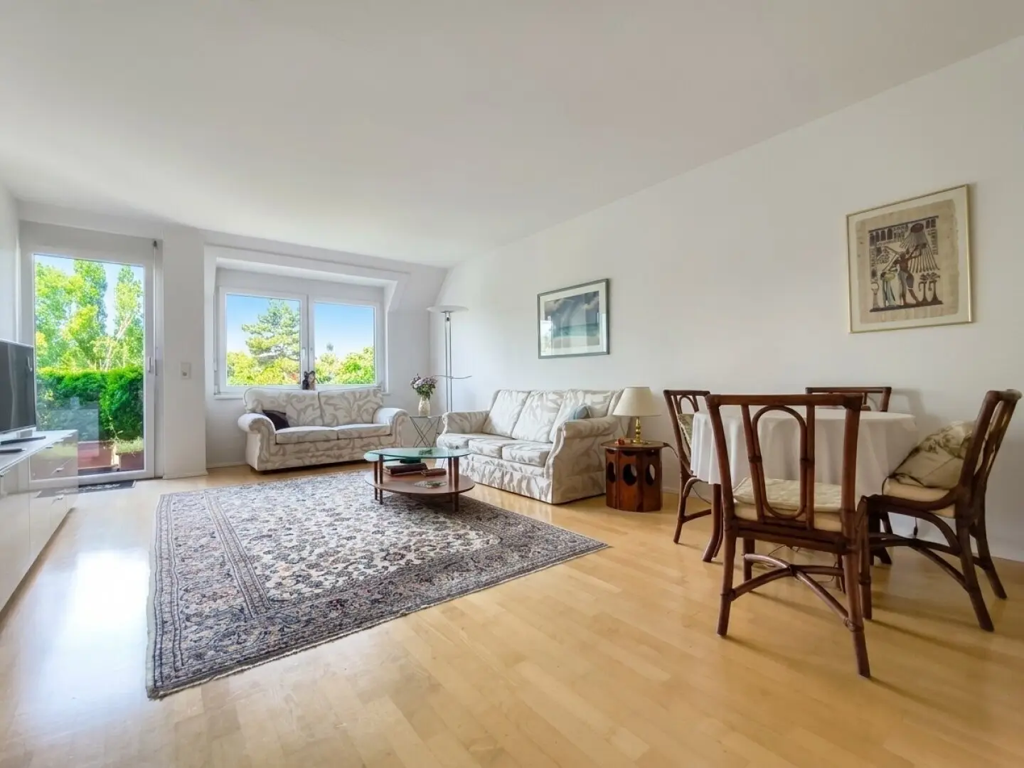 3-room apartment to feel at home with west-facing outdoor area including kitchen – quiet, green view and perfect connections - garage