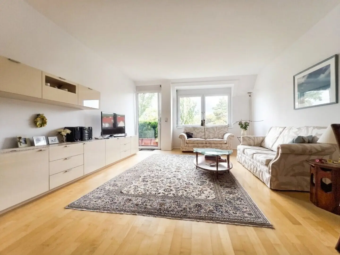 3-room apartment to feel at home with west-facing outdoor area including kitchen – quiet, green view and perfect connections - garage