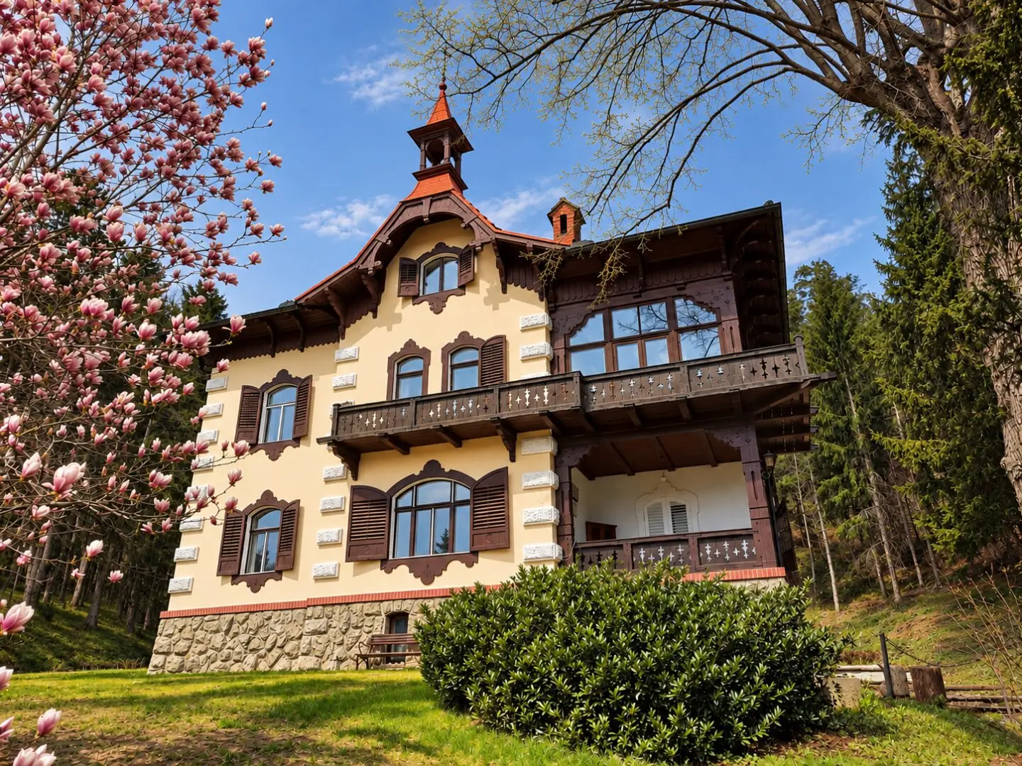 VILLA LINA – Ein außergewöhnliches Refugium mit Geschichte, Garten &amp; eigenem Wald