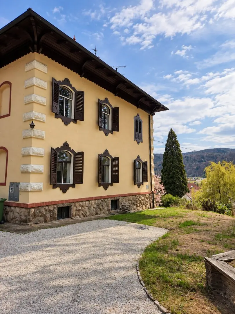 VILLA LINA – Ein außergewöhnliches Refugium mit Geschichte, Garten &amp; eigenem Wald