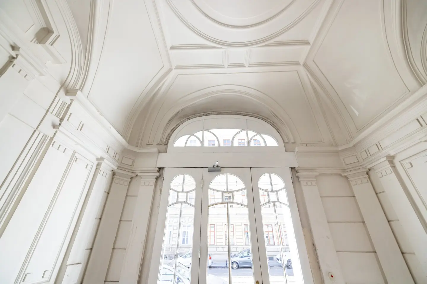 Living in the Nineteenth Three rooms, high ceilings and plenty of space