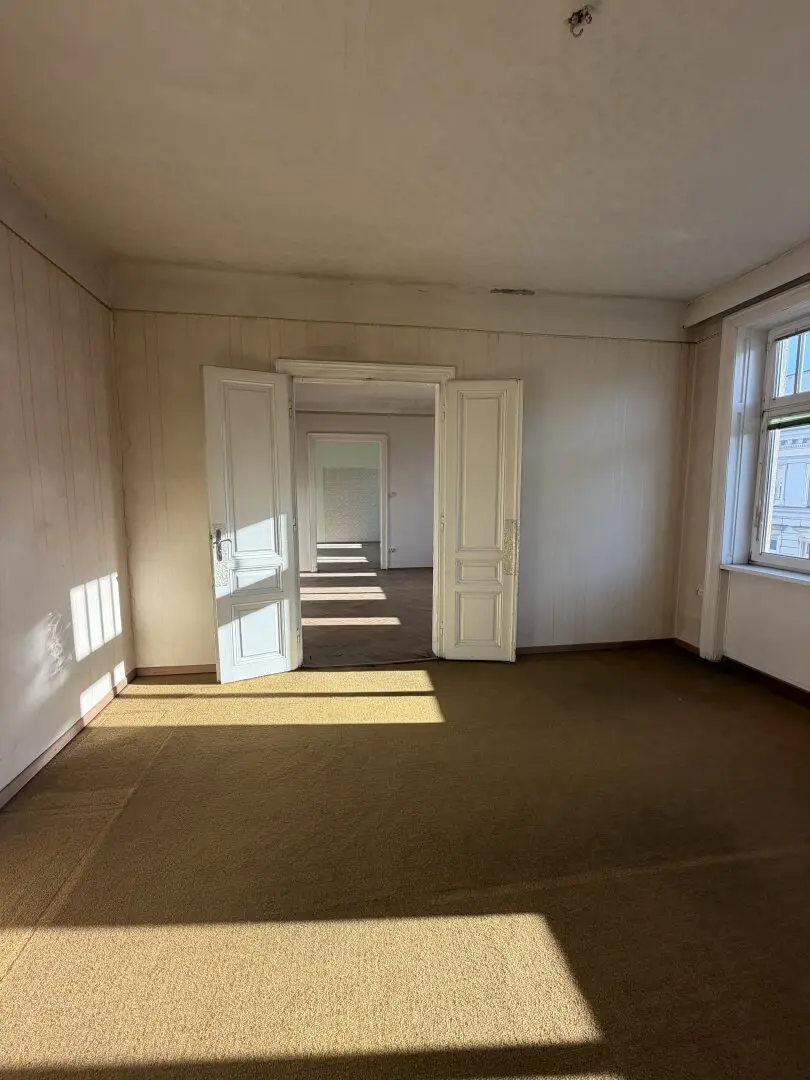Living in the Nineteenth Three rooms, high ceilings and plenty of space