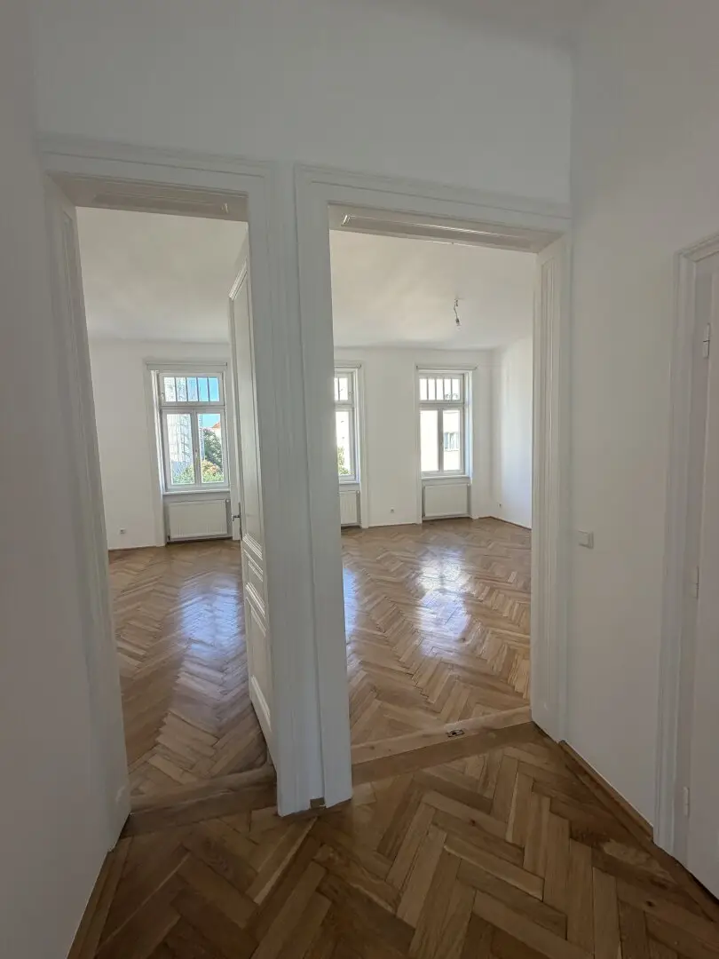 Living in the Nineteenth Bright old building apartment shines in new splendor